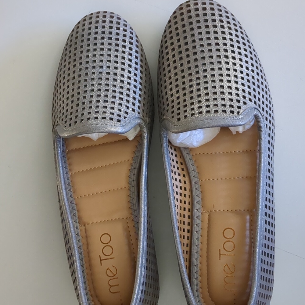 Brand new metallic Me Too loafers
